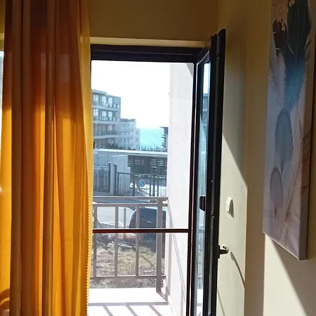 شقة тристаен еуфория влас